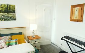 Service Accommodation 2 Bed Room Apartment In Newport South Wales Near Celtic Manor Icc Wales