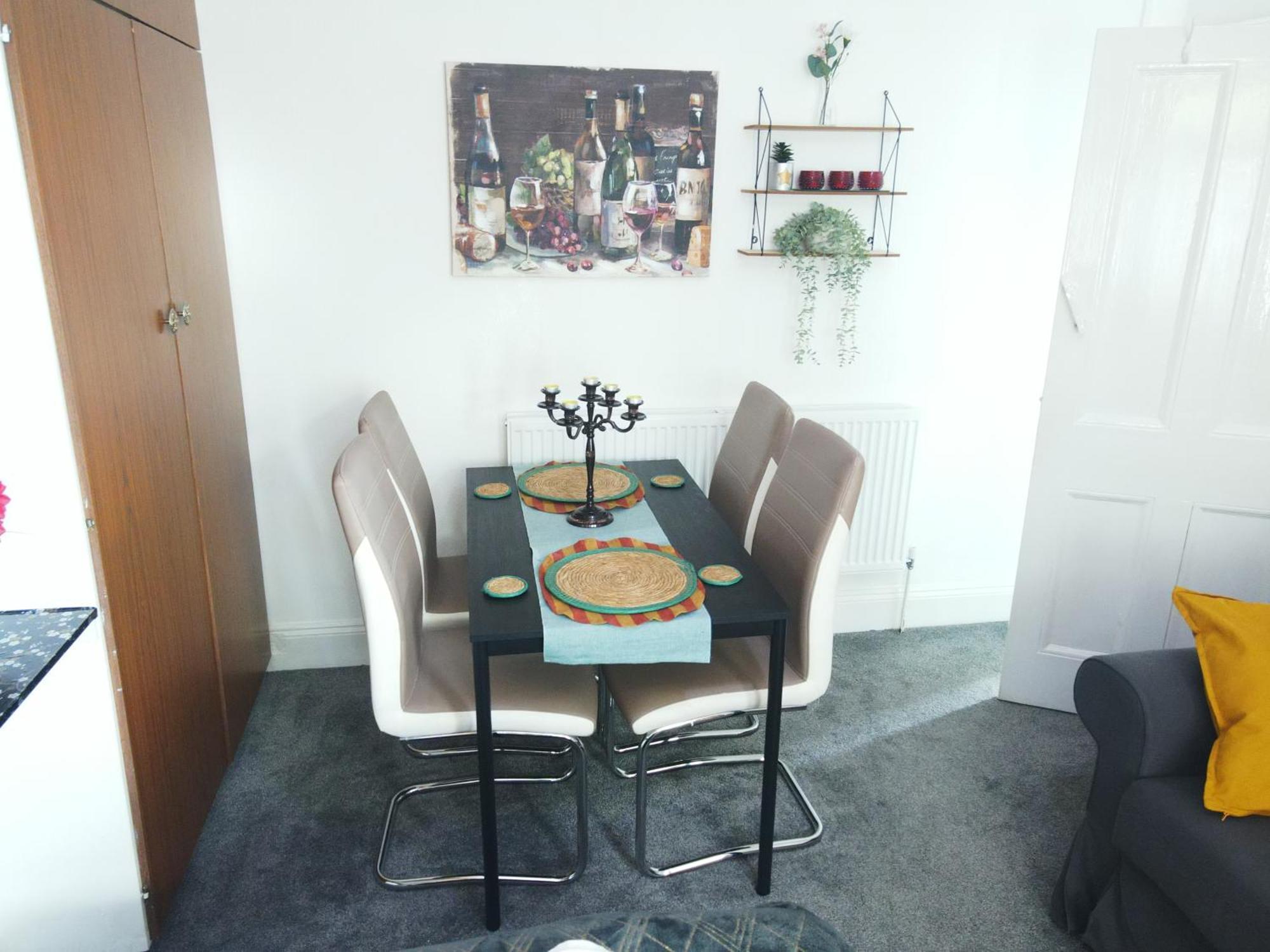 Service Accommodation 2 Bed Room Apartment In Newport South Wales Near Celtic Manor Icc Wales Exterior photo