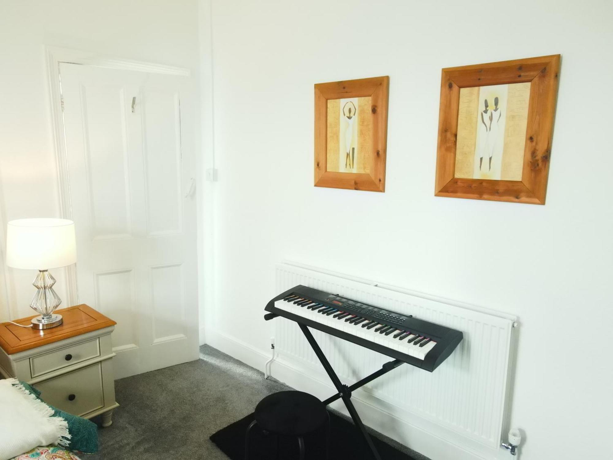 Service Accommodation 2 Bed Room Apartment In Newport South Wales Near Celtic Manor Icc Wales Exterior photo